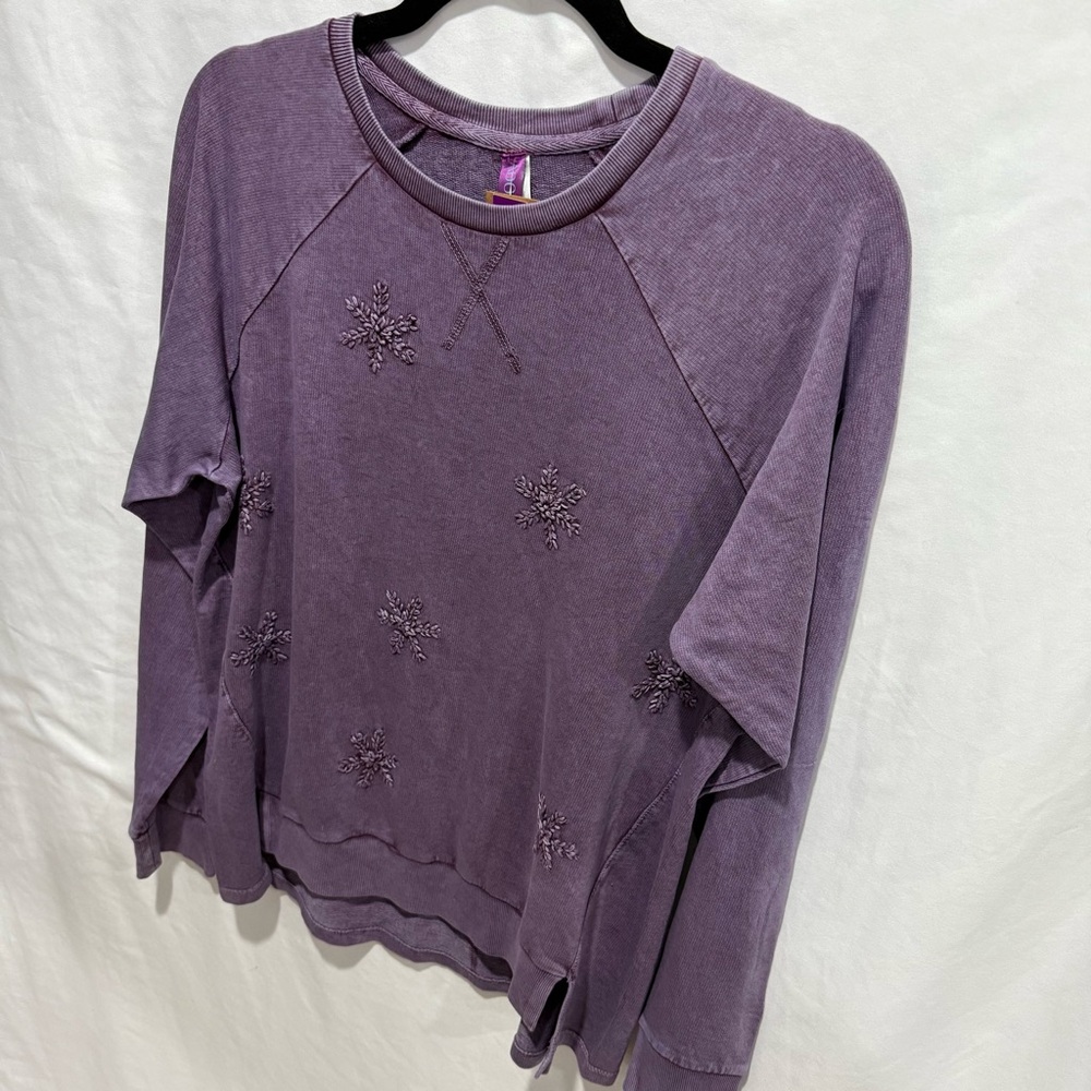 Adore Me Embroidered Snowflake Sweatshirt‎ Medium Winter Holiday Mature office - Picture 3 of 13